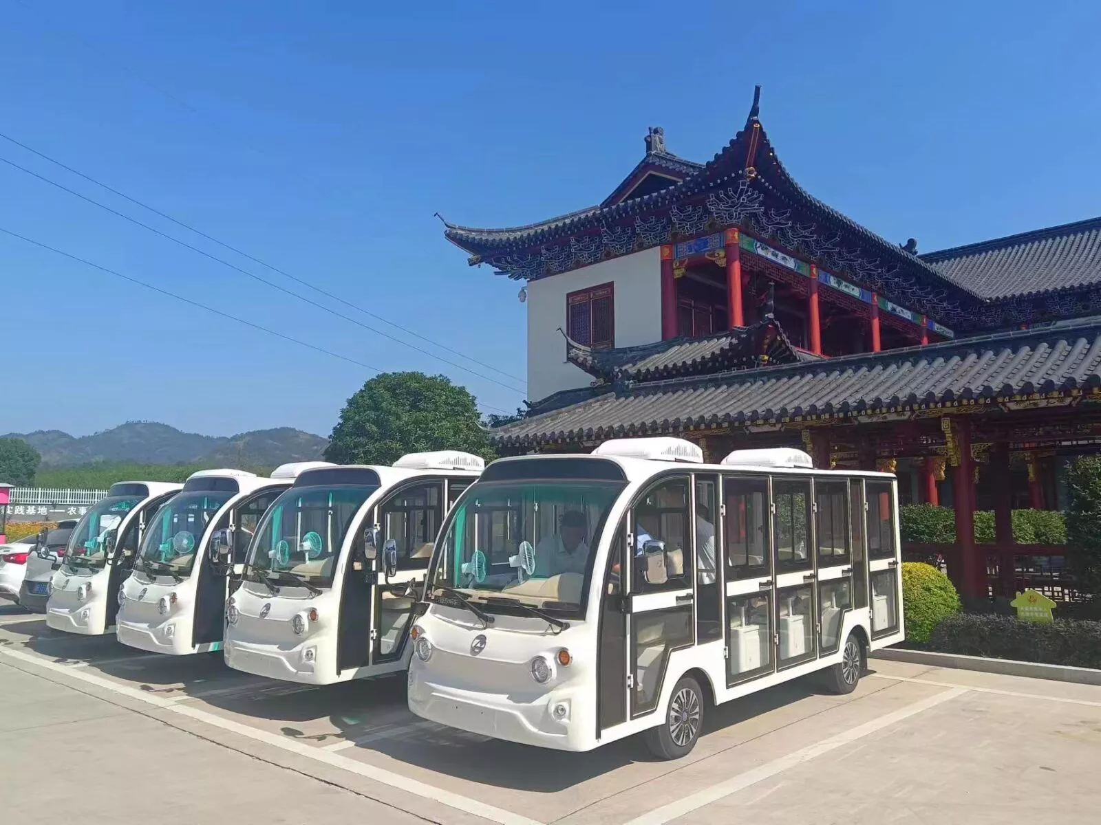 Traveling around is endless! Enclosed sightseeing cars take you to explore a new realm of tourism 31 封闭14座